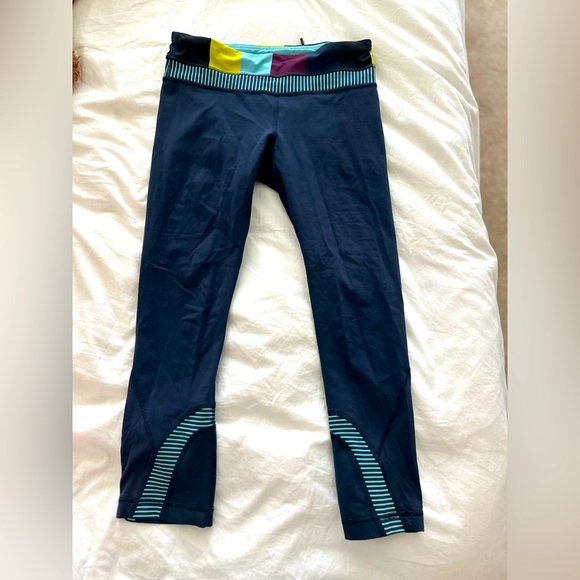 Size 4 lightly worn workout leggings - Picture 2 of 2